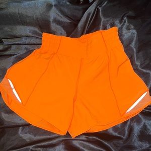 lululemon hotty hot orange shorts 4 in